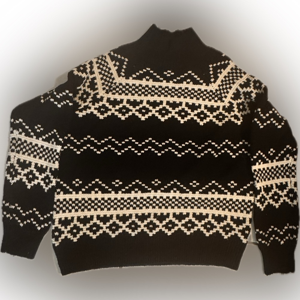 Old Navy Black and White Turtleneck Sweater